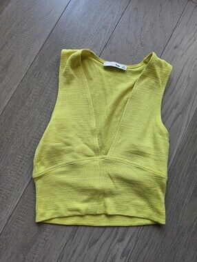 Wilfred V-Neck Yellow Crop Top